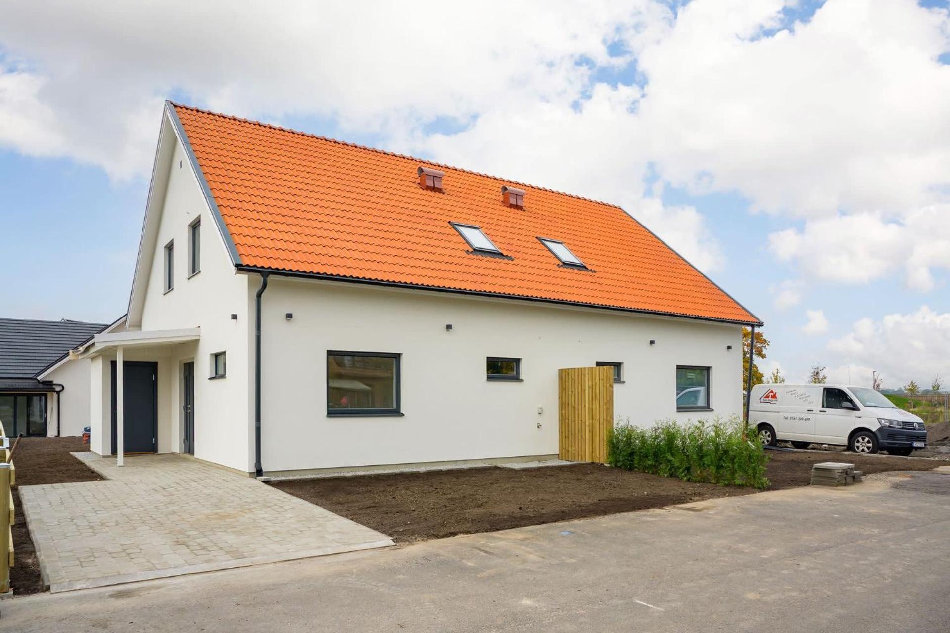 Villa Brand New House Waiting For You!